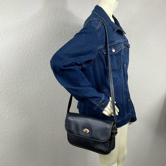 Vintage Gucci Black Monogram GG Leather Flap Turnlock Crossbody Bag - Picture 3 of 17